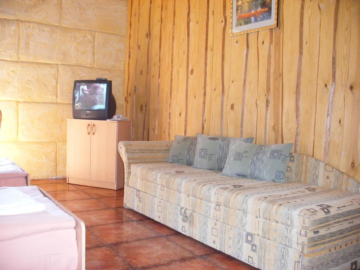 Tvirtove Prie Didziulio Hotel Dedeliskes Exterior photo